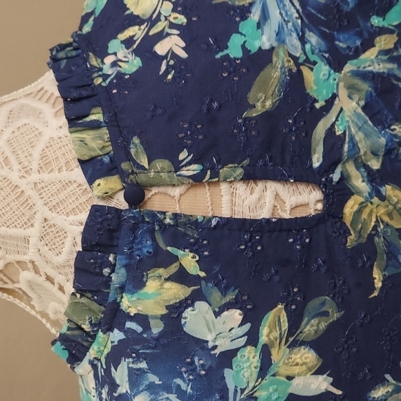 CANDACE CAMERON BURE Blue Printed Eyelet Top with Ruffle Detail - Picture 8 of 11